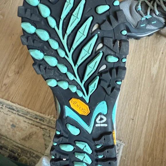 The North Face Women's Hedgehog Fastpack Mid GTX hiking boots Teal and Greyhound - Picture 4 of 6